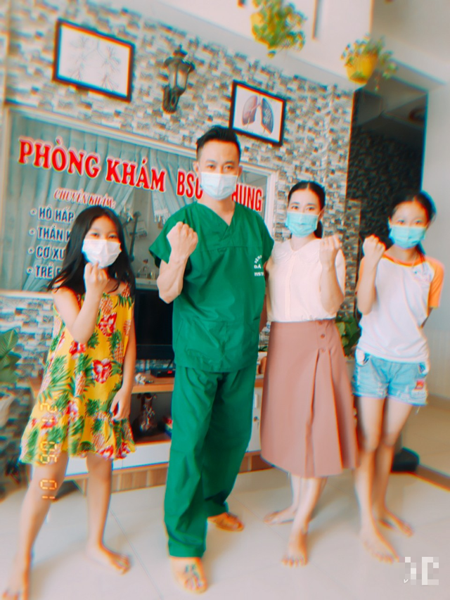 Bác sĩ Bệnh viện C Đà Nẵng xuống tóc để chi viện Bắc Giang, rồi lại được bà xã khen ngầu - Ảnh 5.