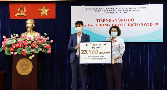 Tập đoàn TH trao tặng 81.240 ly sữa tươi sạch góp sức chống dịch cùng TP Hồ Chí Minh - Ảnh 2.