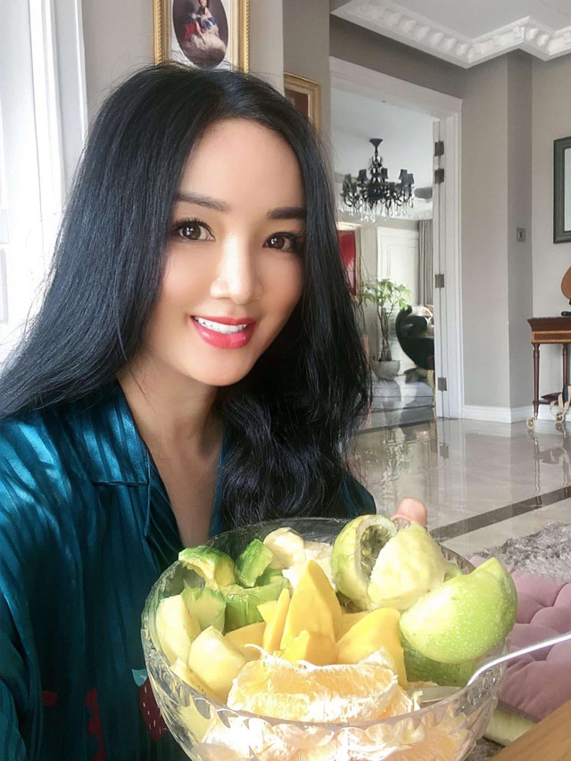 Hoa hậu Giáng My ăn cả tô trái cây, da dáng đều mơn mởn - Ảnh 5.