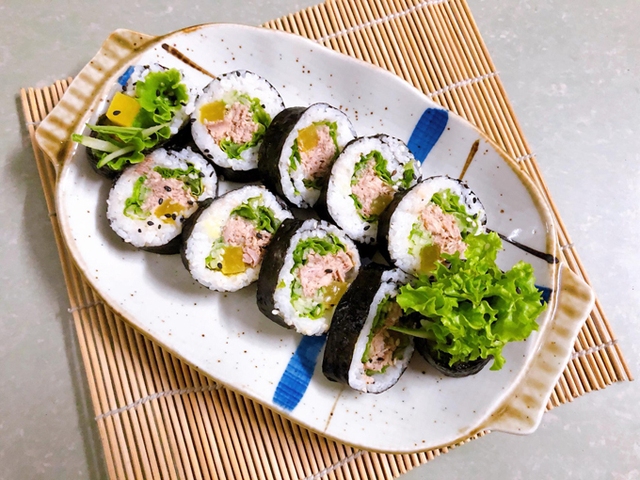 Kimbap cá thu sốt mayonnaise - Ảnh 1.