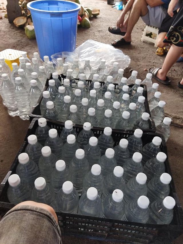 Nước dừa chỉ từ 35.000 đồng/lít bán đầy chợ mạng, nổ đơn ầm ầm mùa nắng nóng - Ảnh 9.