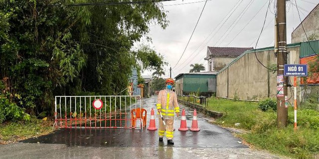 Hà Tĩnh phong tỏa nhiều điểm liên quan đến 2 vợ chồng dương tính SARS-CoV-2 - Ảnh 3.