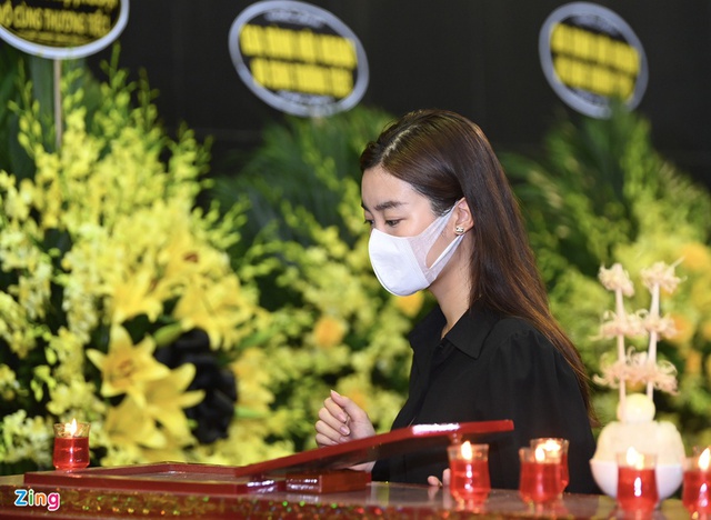Con gái gục khóc trong tang lễ của Hoa hậu Thu Thủy - Ảnh 3.