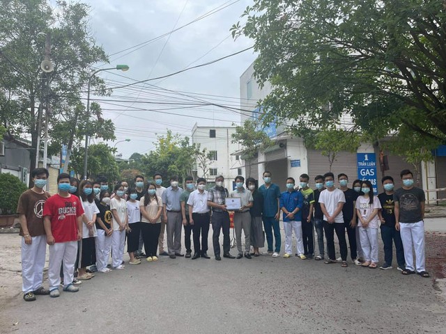 Thứ trưởng Bộ Y tế Nguyễn Trường Sơn thăm hỏi, động viên thầy trò các trường y dược chi viện Bắc Giang - Ảnh 5.