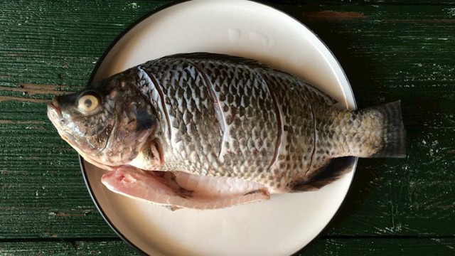 Canh cá nấu chua mùa hè là nhất nhưng làm thế nào để ăn không nát, không tanh thì không phải ai cũng biết - Ảnh 2.