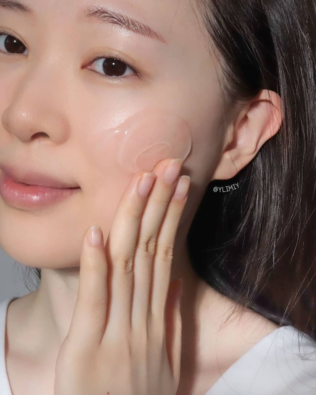 Nghỉ ở nhà, chị em tranh thủ tút tát lại làn da thêm mịn đẹp với 5 bước skincare nhàn tênh - Ảnh 4.