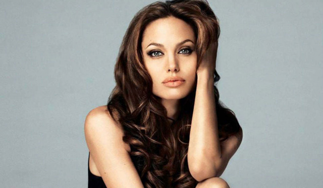  Hoa hậu gây sốt vì quá giống Angelina Jolie  - Ảnh 9.