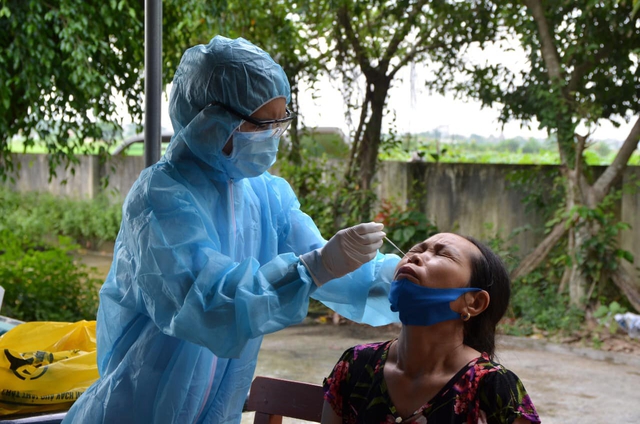 Cháu bé về chịu tang bà nội dương tính, phong tỏa cả xã “ nội bất xuất, ngoại bất nhập” - Ảnh 4.