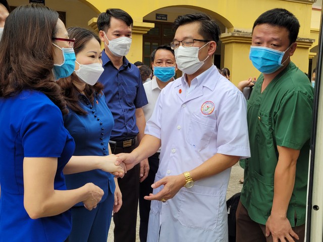 44 thầy thuốc từ vùng cao Yên Bái đến TP.HCM hỗ trợ dập dịch COVID-19 - Ảnh 3.