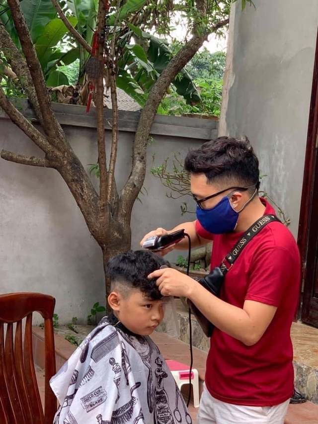 Hà Nội siết chặt hoạt động không thiết yếu, dịch vụ cắt tóc tại nhà bội thu - Ảnh 2.