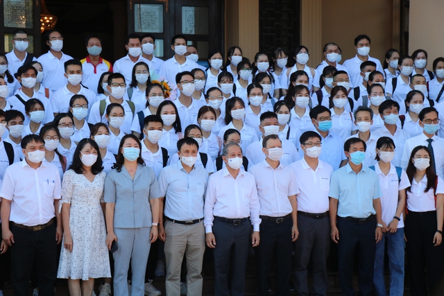 Xúc động hình ảnh y bác sĩ, sinh viên ngành y Thừa Thiên Huế tiến vào Sài Gòn - Ảnh 3.