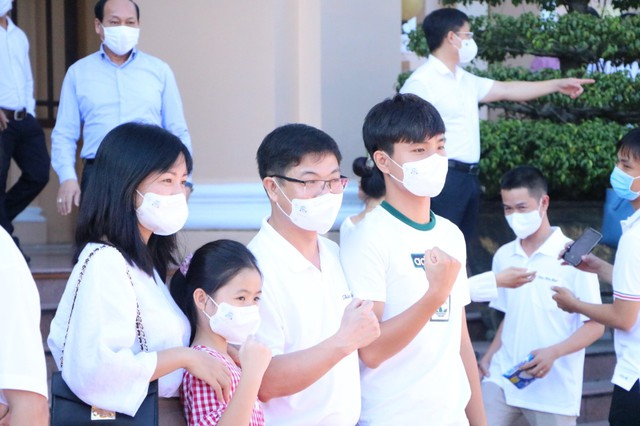 Xúc động hình ảnh y bác sĩ, sinh viên ngành y Thừa Thiên Huế tiến vào Sài Gòn - Ảnh 9.