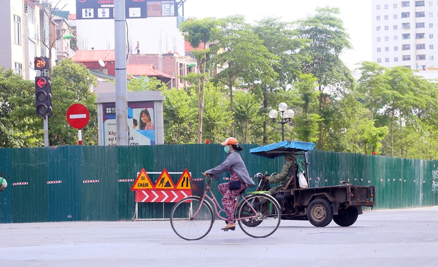 Mục sở thị con đường đẹp nhất Thủ đô chuẩn bị xén dải phân cách - Ảnh 8.