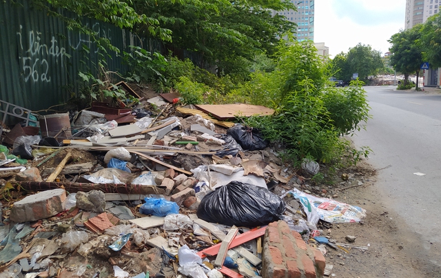 Hà Nội: Vỉa hè KĐT Nam Trung Yên biến thành bãi rác khiến người dân bức xúc - Ảnh 15.