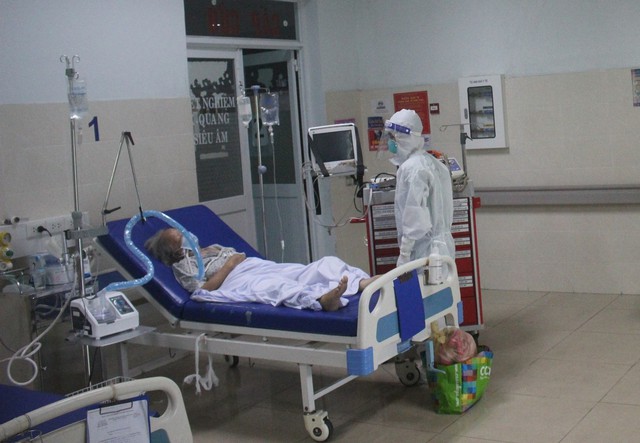 Thầy thuốc Thái Nguyên sát cánh cùng động nghiệp TP.HCM cứu bệnh nhân nặng - Ảnh 2.