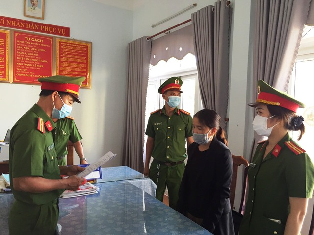 Một nữ cán bộ xã ở Quảng Nam chiếm đoạt hơn 5,4 tỉ đồng - Ảnh 1.