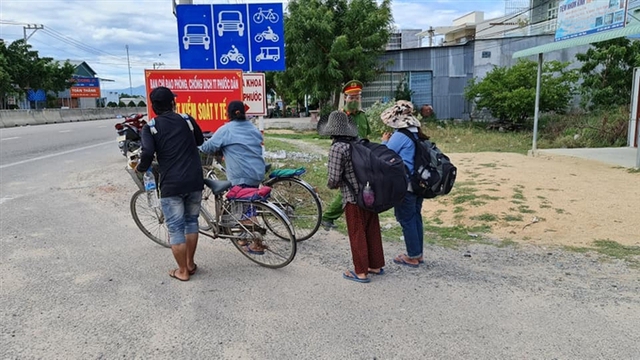 Gia đình 4 người đạp xe từ Đồng Nai về Nghệ An gửi lời cảm ơn mọi người - Ảnh 7.