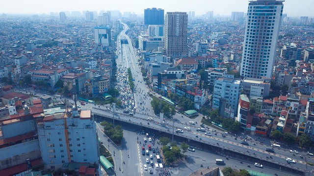Đường phố Hà Nội thông thoáng trong ngày đầu thực hiện Công điện số 15 - Ảnh 11.