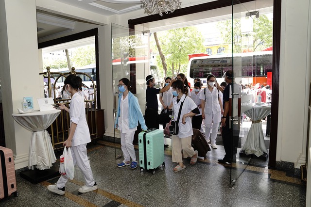 Tổng Công ty Du lịch Sài Gòn hỗ trợ cho đội ngũ y tế từ Miền Bắc vào TP.HCM phòng chống dịch - Ảnh 2.
