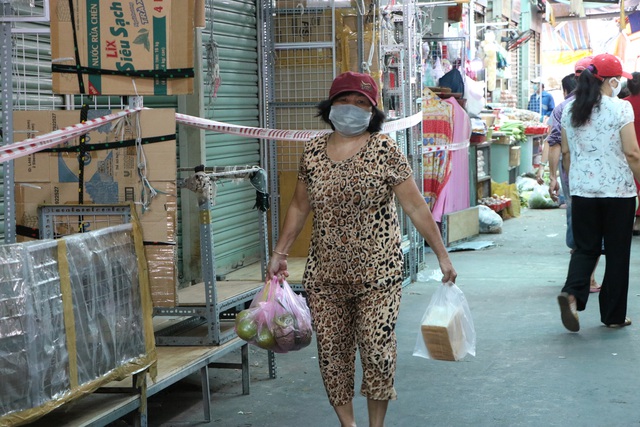 Người dân Sài Gòn đi chợ nhờ tổng đài đặt lịch - Ảnh 6.