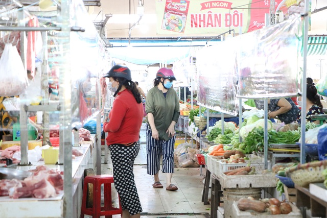 Người dân Sài Gòn đi chợ nhờ tổng đài đặt lịch - Ảnh 5.