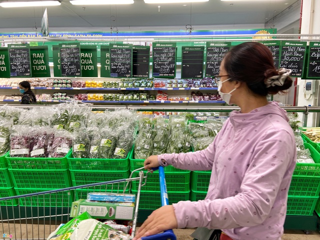 Người Hà Nội hờ hững với mua đồ tích trữ - Ảnh 2.