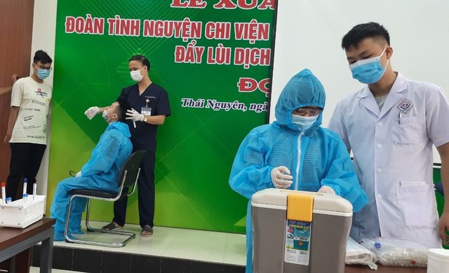 Sinh viên ĐH Y Dược Thái Nguyên xuống tóc vào TP HCM chi viện chống dịch - Ảnh 6.