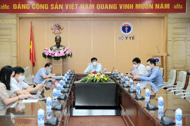 Bộ trưởng Bộ Y tế: Không để hệ thống y tế quá tải, hạn chế tối đa tỷ lệ tử vong - Ảnh 3.