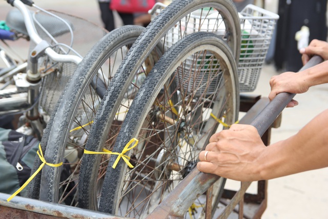 Gia đình 4 người đạp xe từ Đồng Nai về Nghệ An gửi lời cảm ơn mọi người - Ảnh 4.