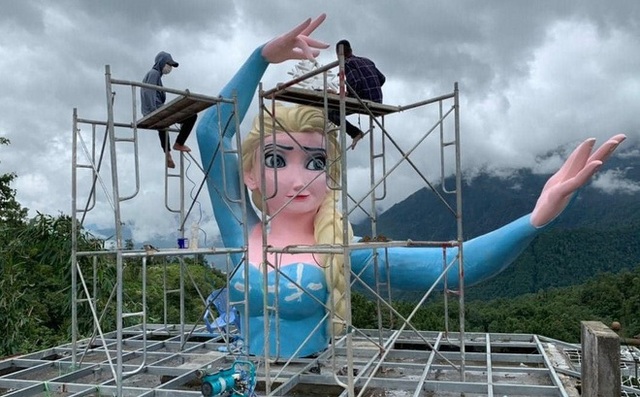 Đã tháo dỡ tượng Nữ hoàng Elsa tại Sa Pa - Ảnh 2.