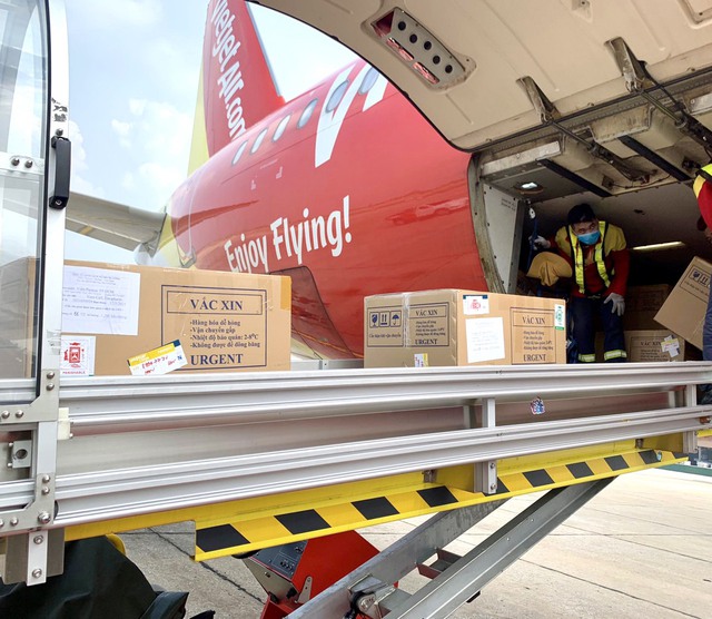 Tập đoàn Sovico tặng 10 xe cứu thương, chuyên chở hàng ngàn y bác sỹ, phát tặng hàng trăm ngàn suất cơm gửi tới người cách ly và y bác sĩ tại TP Hồ Chí Minh - Ảnh 4.