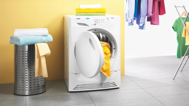 7 sai lầm khi giặt sấy tại nhà khiến bạn tốn kém hơn cả mang quần áo ra tiệm giặt - Ảnh 2.