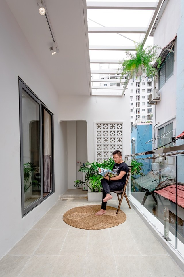Bất ngờ với việc cải tạo ngôi nhà cũ 80 m² ở Sài Gòn - Ảnh 14.