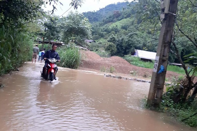  Mưa lớn suốt 24 giờ gây ngập lụt ở huyện cao nhất Nghệ An  - Ảnh 5.