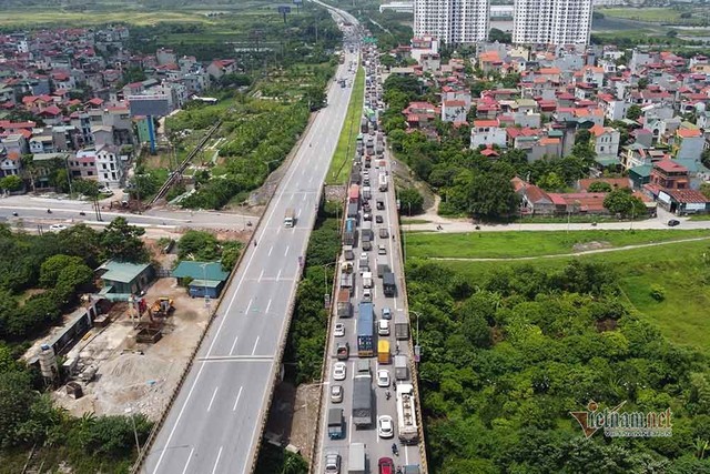 Hàng nghìn xe nối đuôi quay đầu, cầu Phù Đổng tắc dài nhiều km - Ảnh 5.