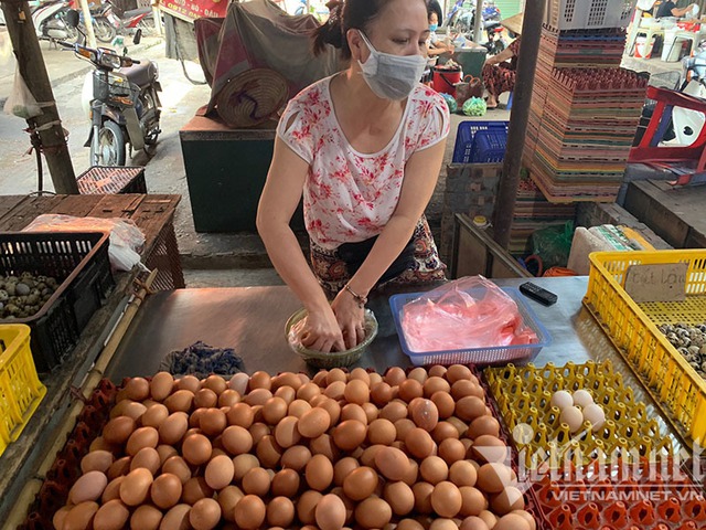 Hà Nội: Trứng gà tăng giá mạnh, nhiều nơi ‘cháy hàng’ - Ảnh 3.