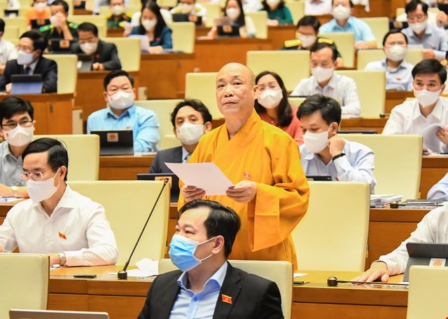 Hòa thượng Thích Bảo Nghiêm: Tăng ni cởi cà sa khoác áo blouse xông pha vào tuyến đầu chống dịch - Ảnh 2.