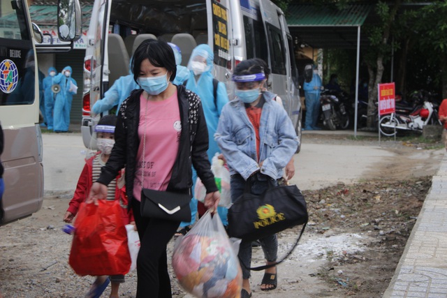 Chuyến tàu yêu thương đưa hơn 800 công dân Hà Tĩnh trở về từ vùng dịch - Ảnh 17.