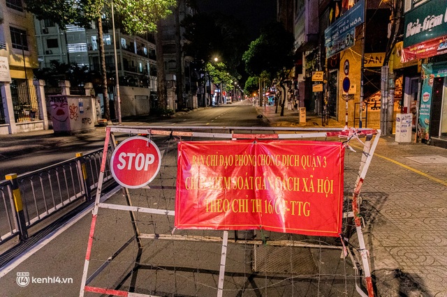 Đường phố Sài Gòn sau 18h vắng lặng như thế nào? - Ảnh 19.