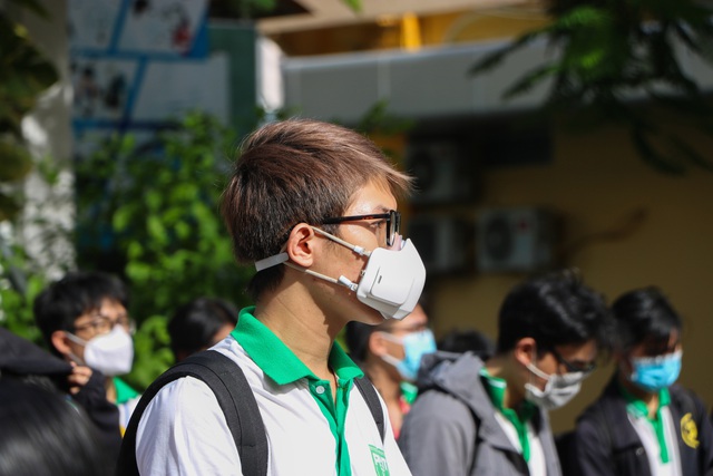 Sinh viên Trường Đại học Y khoa Phạm Ngọc Thạch xung phong tham gia “Taxi chuyển bệnh” và “Tổng đài viên” - Ảnh 5.