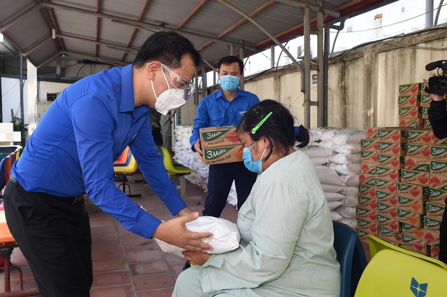 “Triệu bữa cơm - Hà Nội nghĩa tình” đến với Bệnh viện Thận Hà Nội - Ảnh 3.