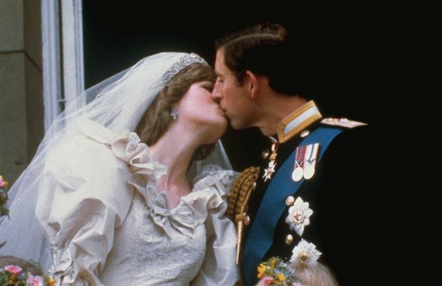 Miếng bánh trong đám cưới Charles - Diana được bán đấu giá sau 40 năm - Ảnh 3.