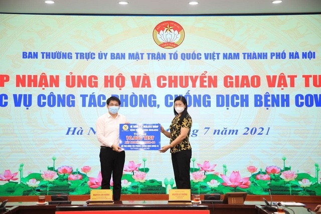 10.000 test nhanh COVID-19 trị giá gần 1 tỷ đồng ủng hộ công tác phòng chống dịch ở Hà Nội - Ảnh 2.