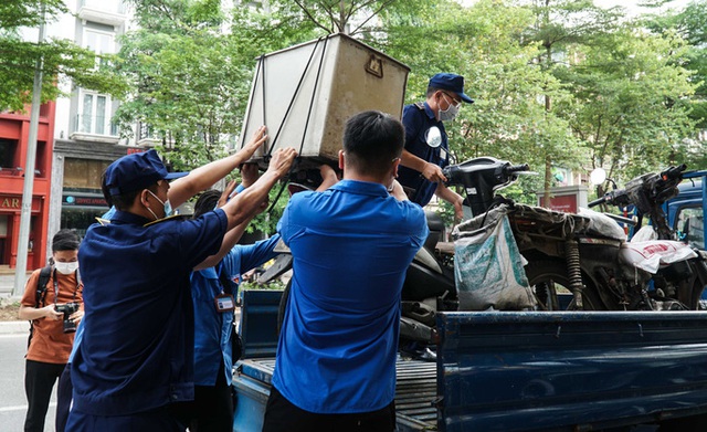 Hai cô gái bị phạt 4 triệu đồng vì lý do ra ngoài mua điện thoại - Ảnh 11.