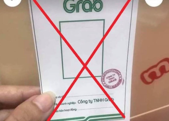 TP.HCM cảnh báo việc làm giả thẻ có logo và con dấu của Grab để đi đường - Ảnh 2.