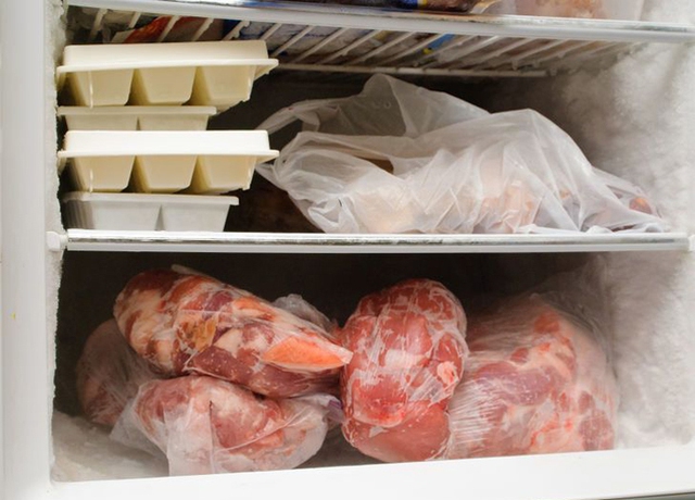 5 sai lầm cấp đông thịt lợn trong tủ lạnh mà người Việt cần bỏ ngay vì dễ sinh vi khuẩn gây bệnh hoặc làm lãng phí dinh dưỡng món ăn - Ảnh 2.