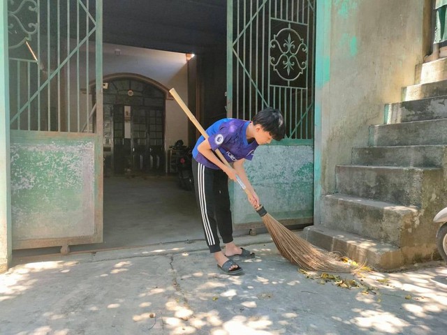 Hai đứa trẻ sớm tự lập để bố mẹ yên tâm nơi tuyến đầu chống dịch - Ảnh 4.