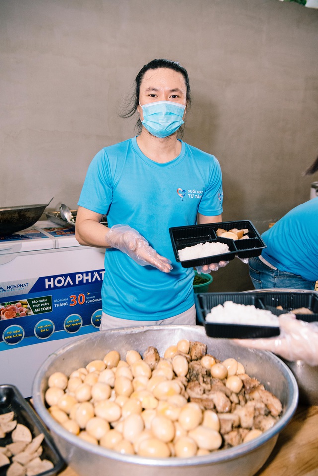 Hoa hậu Đặng Thu Thảo, Tiểu Vy chuẩn bị 15.000 suất cơm miễn phí giữa mùa chống dịch COVID-19 - Ảnh 5.