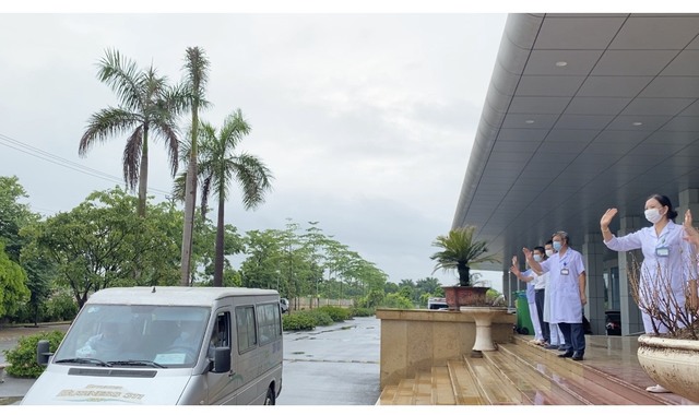30 thầy thuốc Bệnh viện Bệnh nhiệt đới Trung ương vào TP HCM chống dịch  - Ảnh 4.