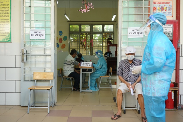 TP.HCM: TP Thủ Đức đẩy mạnh tiêm vaccine cho người trên 65 tuổi - Ảnh 8.